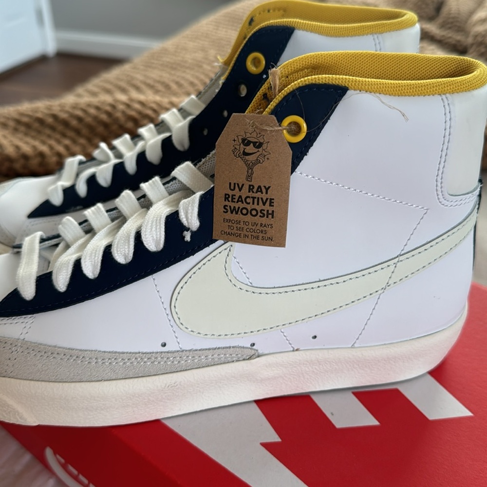 New in box Nike blazer mids sz 7 - Picture 2 of 4